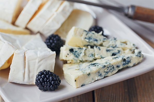 Cheese plate. Assortment of cheese with berries