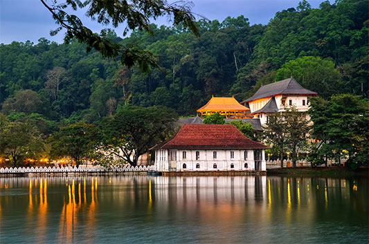  Temple of the Tooth, Kandy 